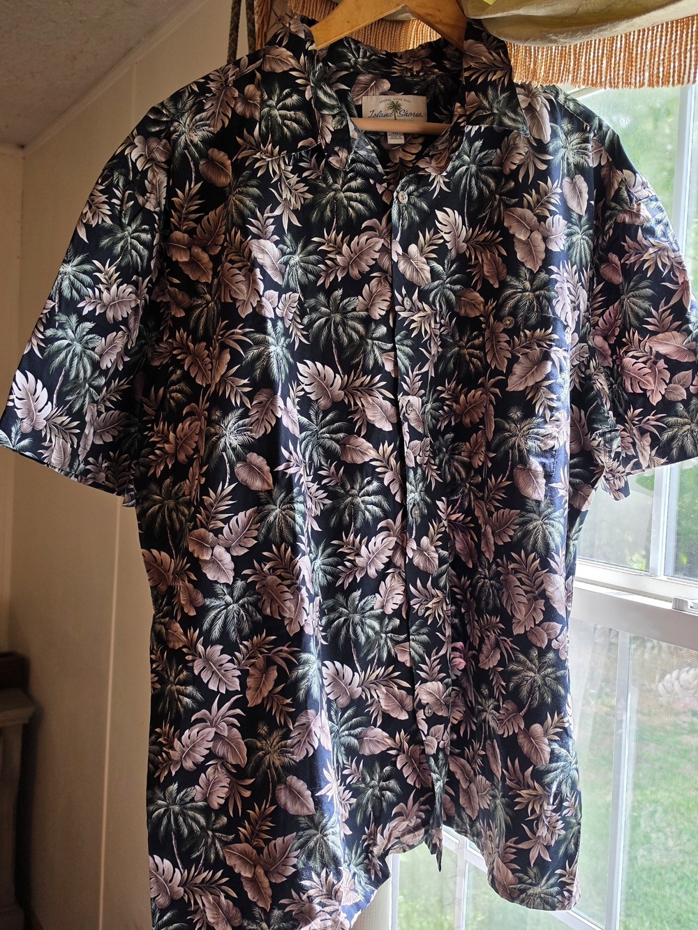 Casual Black Floral Short-Sleeve Button-Down Shirt